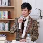 作家とのエピソードや文学の役割などを語る編集者の清水陽介さん＝西宮市角石町