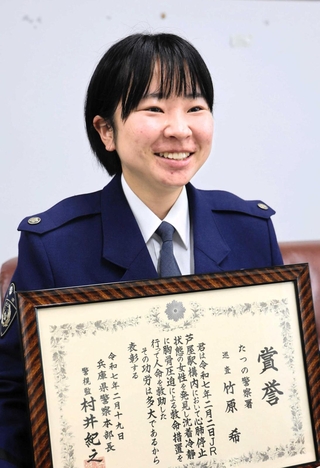 心肺停止の女性を助けたたつの署の竹原希巡査＝県警察学校