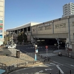 阪神北地域の商業地で最高価格となった阪急電鉄川西能勢口駅前＝川西市栄町から