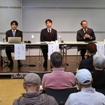 立候補を表明している（左から）小西彦治氏、森臨太郎氏、大川裕之氏。行財政改革などについて語った＝アピアホール