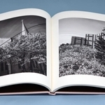 復興する芦屋の街と桜をテーマにしたモノクロの写真集「芦屋桜、咲く」