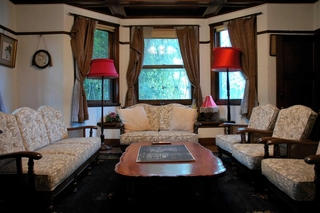 一般公開される旧松本邸の応接室（宝塚市立中央図書館提供）