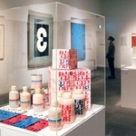 新たに収蔵された奥田善巳さんの資料や作品などが並ぶ会場＝西宮市中浜町