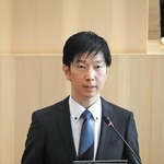 初の所信表明に臨んだ伊丹市の中田慎也市長＝伊丹市千僧１