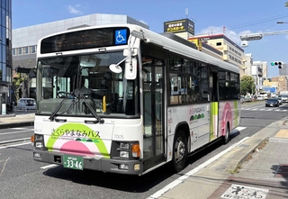 ９月から運賃を値上げする「さくらやまなみバス」＝西宮市六湛寺町