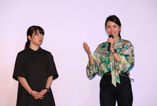 研究所や企業で働く立場からネイチャーポジティブについて語る田井梨絵さん（右）と山仲奈実さん＝西宮市岡田山