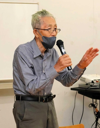 自身の体験談を語る安田冲一郎さん＝西宮市浜脇町