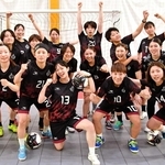 リーグ２連覇を目指すＳＷＨ西宮フットサルクラブの女子チームメンバー＝西宮市山口町船坂