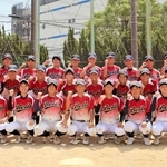 全国大会に初出場する西宮ベルズの選手ら＝西宮市西宮浜４