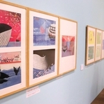 想像力をかき立てる作品が並ぶ会場＝西宮市中浜町