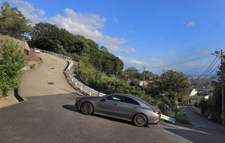 急な坂の多い住宅街＝西宮市苦楽園二番町（撮影・吉田敦史）