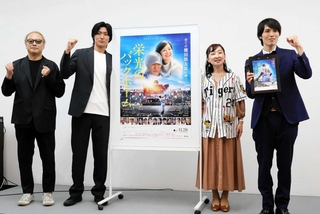 横田慎太郎さんについて語った（左から）秋山純さん、松谷鷹也さん、中井由梨子さんら＝西宮市六湛寺町