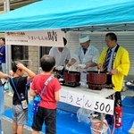 昨年、カレーうどん甲子園の結果発表をした催しの様子（日本カレーうどん協会提供）