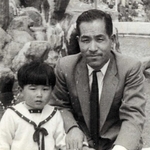 ５歳の粟野真造さんと、４２歳の父新一郎さん（提供）