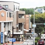 ５年連続で住宅地の県内最高価格を記録したＪＲ芦屋駅北側周辺＝芦屋市大原町