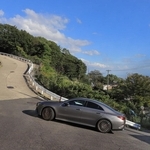 急な坂の多い住宅街＝西宮市苦楽園二番町（撮影・吉田敦史）