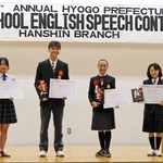 県大会に進む（左から）井上美月さん、米田魁さん、吉本日向子さん、辻璃杏さん＝芦屋市新浜町