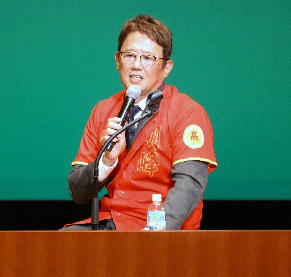 生き抜くタフさ身に付けて」川西明峰高で創立50周年式典 OBの元プロ