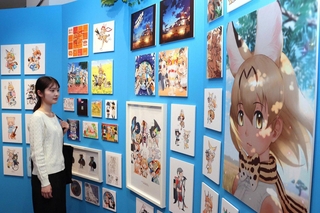 アニメ「けものフレンズ」のイラストが並ぶ会場＝宝塚市武庫川町