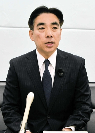 西宮市長選への立候補について会見する石井登志郎市長＝市役所