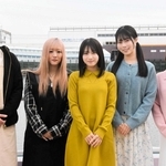 「あまっこ」の撮影に臨む（左から）銀シャリの橋本直さん、青山うかさん、ＮＭＢ４８の芳賀礼さん、ＮＭＢ４８の龍本弥生さん、紀平萌絵さん＝尼崎市水明町