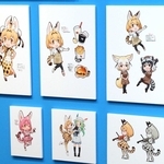 会場には千点以上のイラストが並ぶ＝宝塚市武庫川町