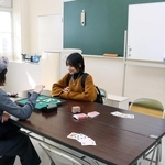 アニメに登場する部室を再現した教室＝西宮市苦楽園二番町