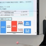 来年度からスタートさせる習い事応援事業について説明する伊丹市の中田慎也市長＝市役所