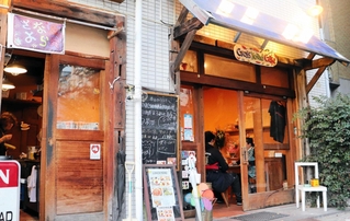 １１月末で閉店したクロスロードカフェ＝伊丹市中央３