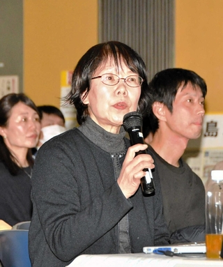 「地域を結ぶ笑顔の会」の活動を振り返る初代代表を務めた河合由紀子さん＝尼崎市潮江１