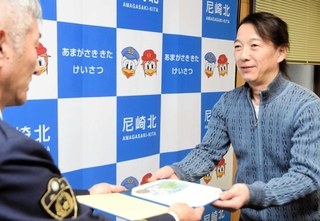 のじぎく賞を受ける西野正展さん＝尼崎市塚口町２