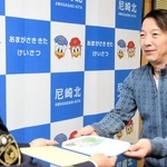 のじぎく賞を受ける西野正展さん＝尼崎市塚口町２