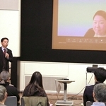 国際バカロレアについて話す森臨太郎宝塚市長＝宝塚市小浜１