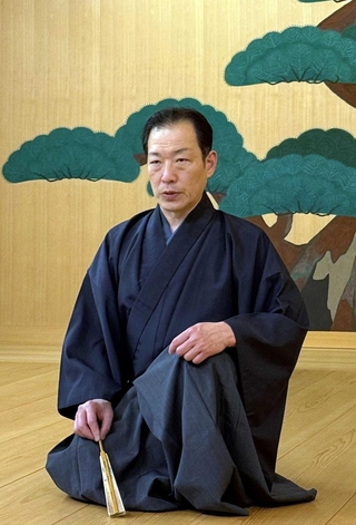 「求塚」の稽古に励む能楽師の長山耕三さん（提供）
