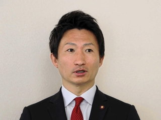元尼崎市議の光本圭佑氏＝２０２５年、尼崎市内