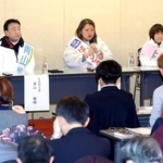 兵庫８区の候補者がそろって政策を訴えた合同の演説会＝２日夜、尼崎市内