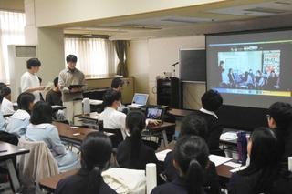 オンライン交流会で阪神・淡路大震災の記憶を継承する取り組みを発表する西宮市立山口中学校の生徒ら＝西宮市六湛寺町