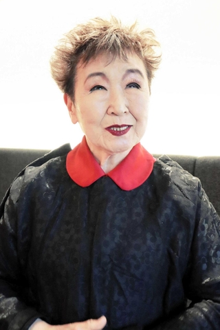 夫の藤本敏夫さんや恩師の森繁久弥さんの出身地の西宮での公演に向け抱負を語る加藤登紀子さん＝大阪市北区