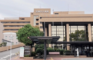 宝塚市立病院＝宝塚市小浜４