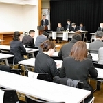 西宮市長選を前に開かれた立候補予定者説明会＝２月１８日、市役所