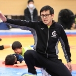 ＜ひと探訪＞レスリングクラブ主任コーチ・増谷昌希さん　鍛錬通じ平常心貫ける子に