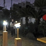 戦国武将・佐々成政を弔う法園寺では、辞世で詠んだ「鉄鉢袋」をイメージし、餅を使ったアート作品を展示した＝尼崎市寺町