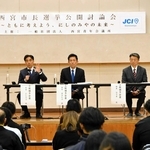 討論会に出席した立候補予定者の３人＝西宮市神祇官町