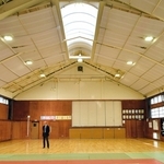 学校老朽化対策、西宮市が後手　改修未着手3割、必要費用は553億円　天井に波板張り雨漏りしのぐ