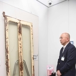 阪神電車の特急・急行車両８８１形で使われた「貫通扉」＝尼崎市南城内