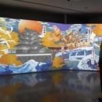 尼崎城に導入された新たな映像コンテンツ。大画面スクリーンで尼崎の歴史や観光スポットをたどり、没入感を楽しめる＝尼崎市北城内