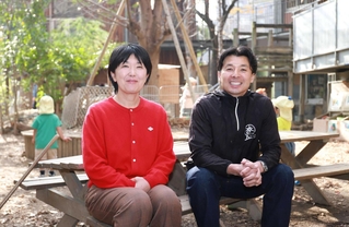 六瀬ほしのさと小学校の運営法人あけぼの学園の安家匠さん（右）と校長に就任する藤田美保さん＝大阪府豊中市南桜塚２、あけぼの幼稚園