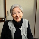 男性についての連絡ノートを持つ滝本桂子さん＝尼崎市竹谷町２