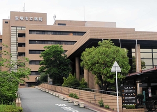 建て替えの計画案がまとまった宝塚市立病院＝同市小浜４