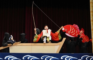 浜脇中の生徒が演じた人形浄瑠璃「西宮戎舞」＝西宮市浜脇町